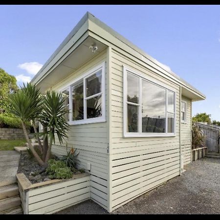 Refined, Retro & Relaxing Villa Paraparaumu Dış mekan fotoğraf