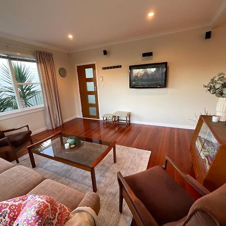 Refined, Retro & Relaxing Villa Paraparaumu Dış mekan fotoğraf