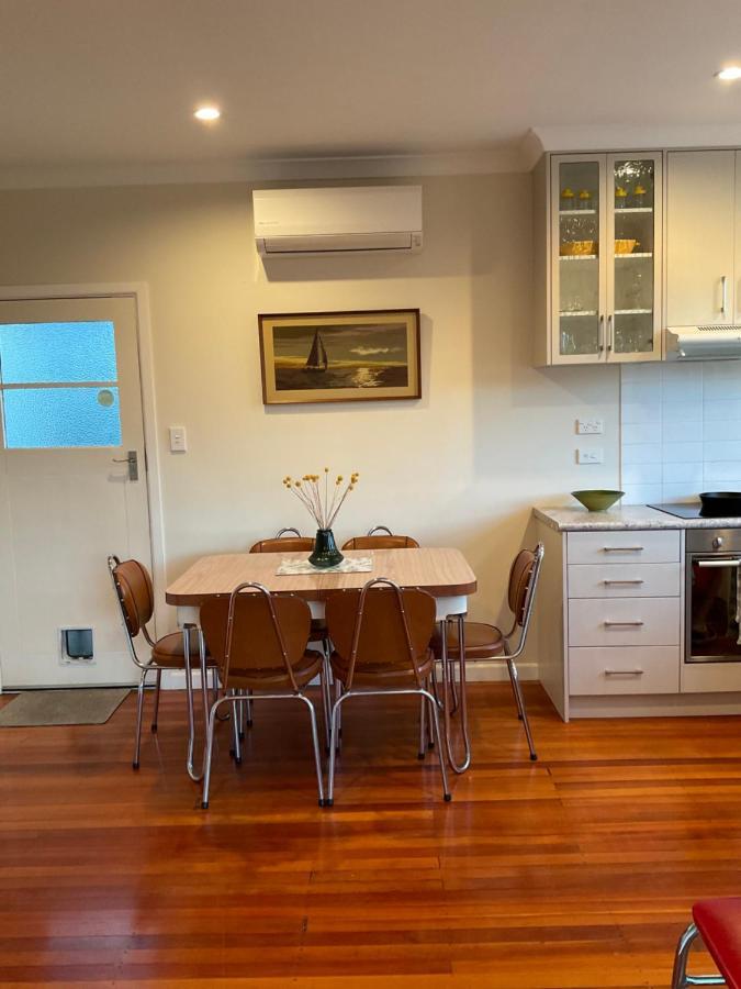 Refined, Retro & Relaxing Villa Paraparaumu Dış mekan fotoğraf